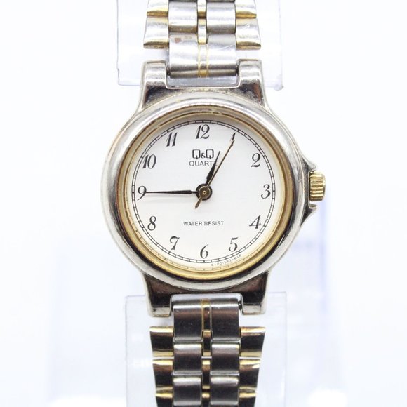 Q&Q Watch Womens Silver Tone Stainless Steel Quartz Water Resistance White Dial - Picture 2 of 8